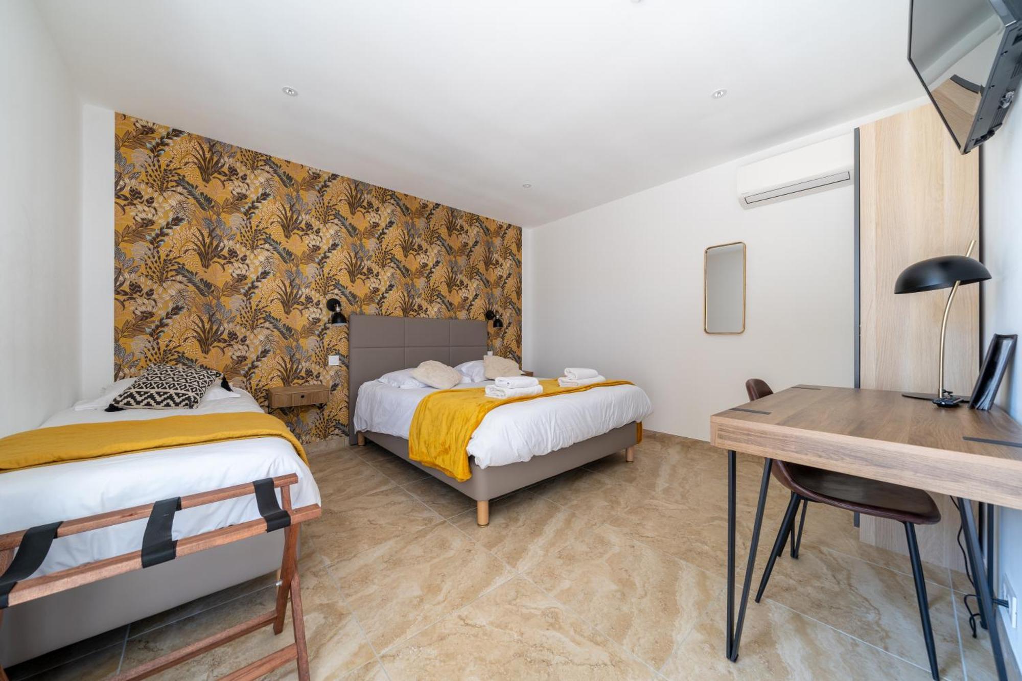 Logis Hotel Le Chene Vert ボレーヌ エクステリア 写真