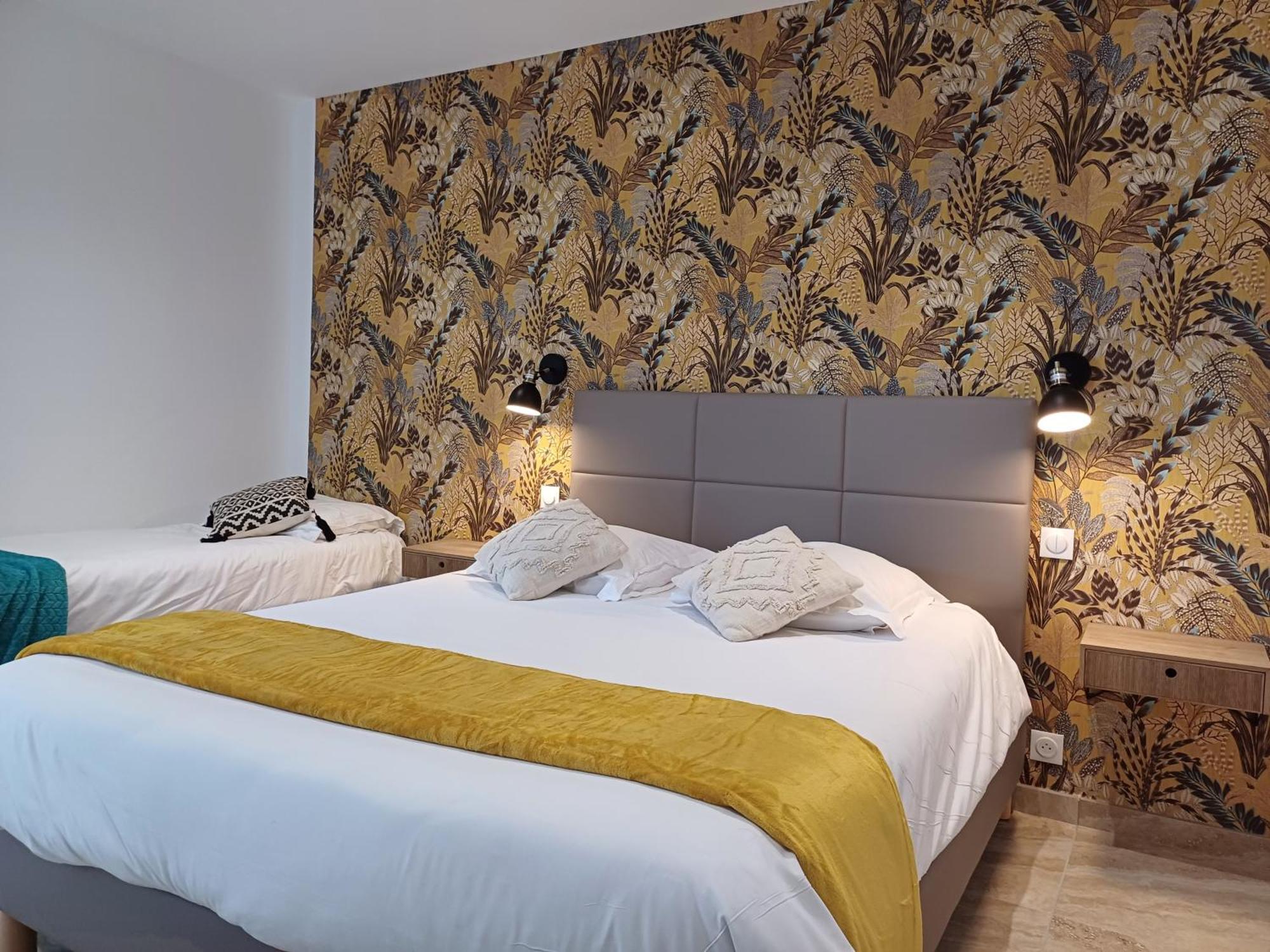 Logis Hotel Le Chene Vert ボレーヌ エクステリア 写真